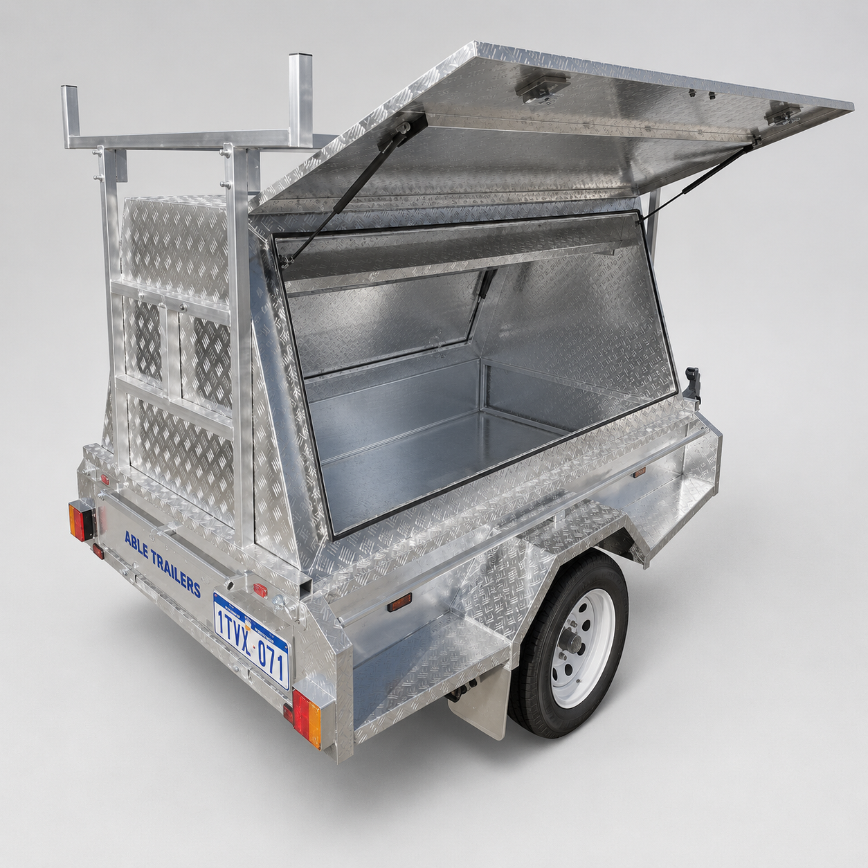 7x4 Tradie Top Trailer 750kg SA. Great for tradies looking to transport their goods in a secure, dry environment. aluminium tradie top trailer, aluminium trailer, enclosed trailer, covered trailer, alulminium checkered plate. trailer storage, trailer organisation, trailer additions, trailer compartments