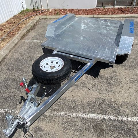 Front view of an 8x5 flatbed trailer with a 2000kg load capacity, emphasizing its strong build and versatile design