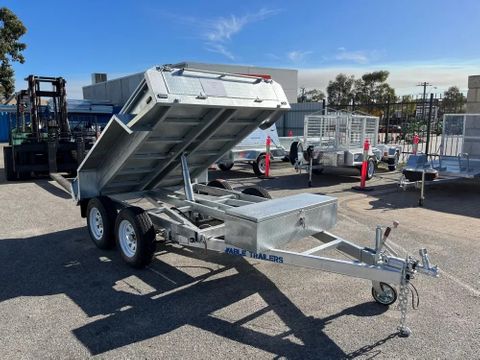 Front view of an 8x5 hydraulic tipper trailer with a 2000kg load capacity, showcasing its powerful lifting mechanism and durable design.